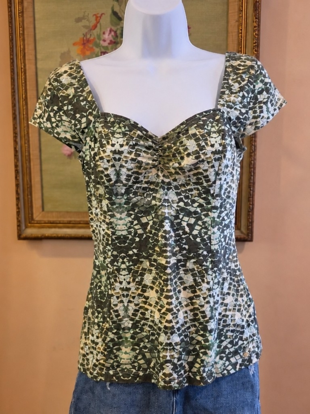 Guess Green and Cream Patterned Sweetheart Neck Blouse
